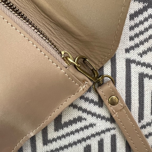 Yobel Clutch and Shoulder Bag - Picture 4 of 7